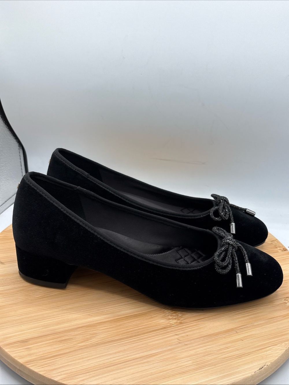 Birdies Hummingbird 30 Pump Jeweled Bow Black Velvet Size 8 NWOB Block Heel